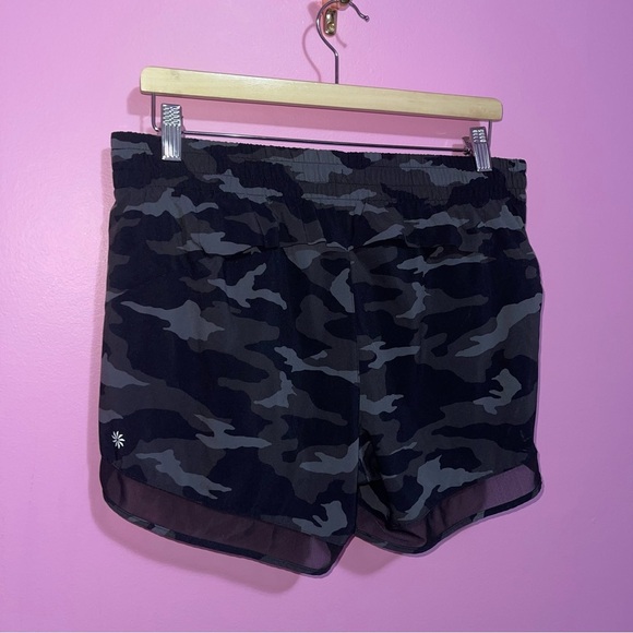 Athleta Racer Run Shorts Women’s Size Large Black Camo 4” - Picture 8 of 13